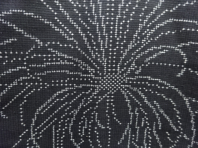 アンティーク　糸菊模様織出し本場泥大島紬着物（5マルキ）